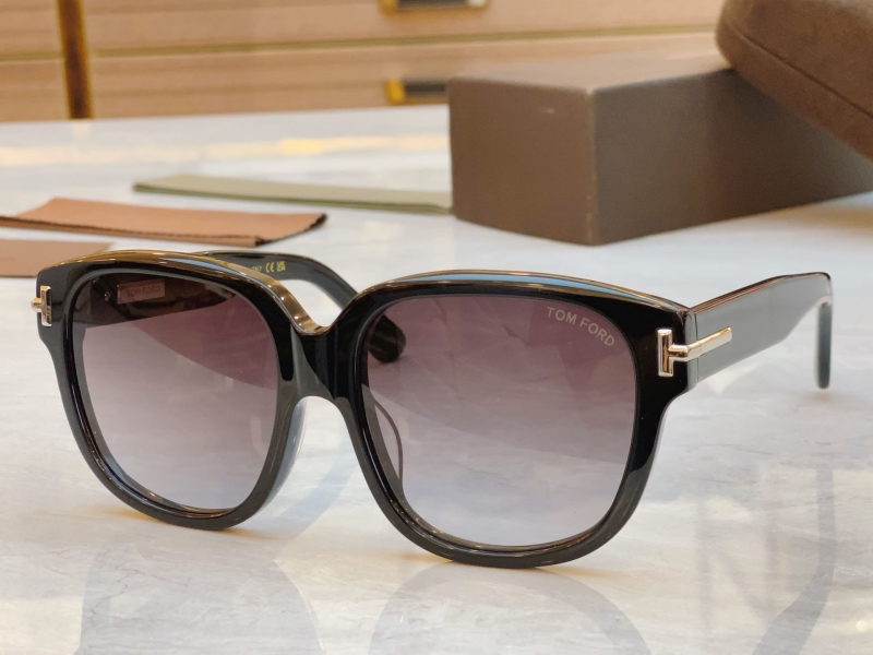 TOM FORD